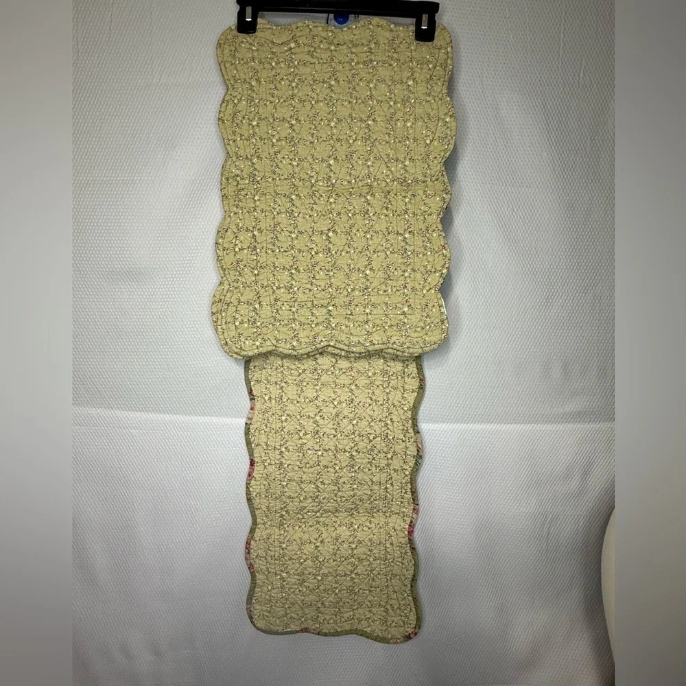 Floral Cottagecore Reversable Quilted Table Runner and Placemats - Picture 11 of 13